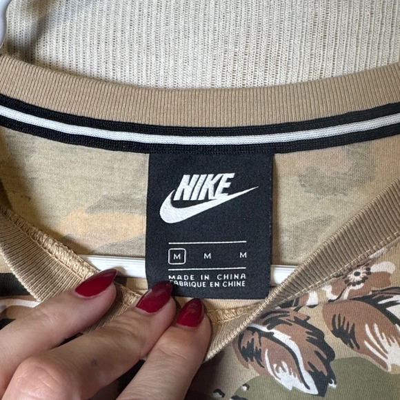 Nike Tan and Green and brown women’s Floral Top - Picture 2 of 5